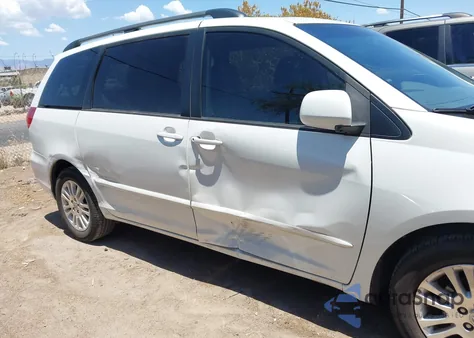 2010 Toyota Sienna Xle z USA, uszkodzony, nr VIN 5TDYK4CC2AS341182